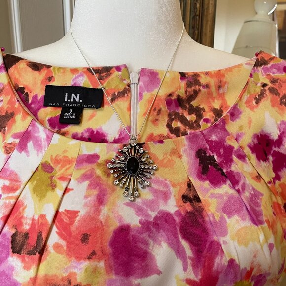 Size 9 Jr sheath dress by I.N. San Francisco. Like New. Bright Colors. Belt Opt. - Picture 9 of 10